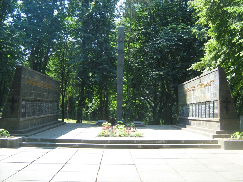 Мемориал Славы в Ставище (общий вид)
