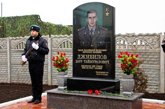 Памятник во Владикавказе