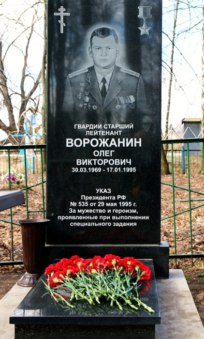 Надгробный памятник (2)