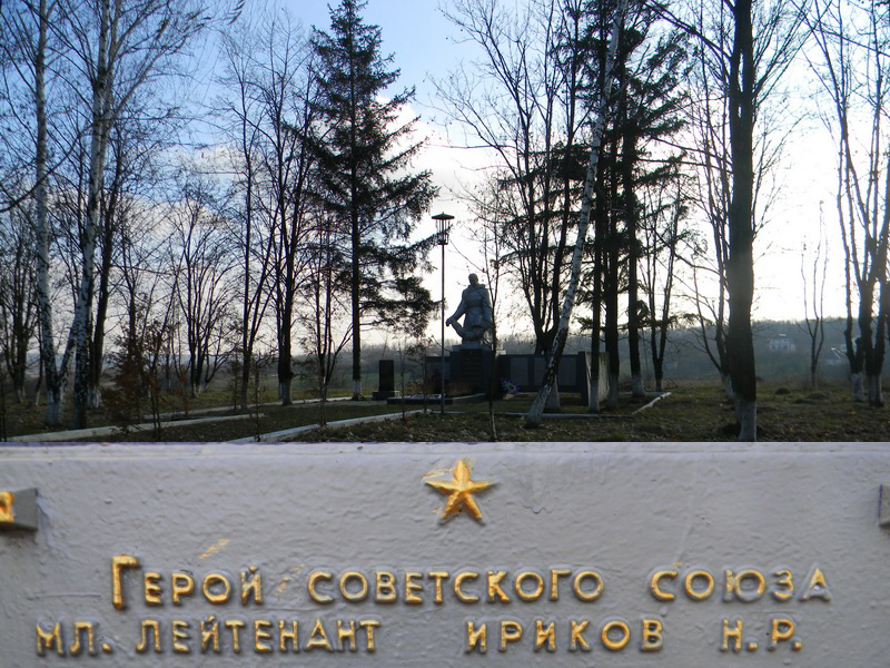 Братская могила в селе Зарожное