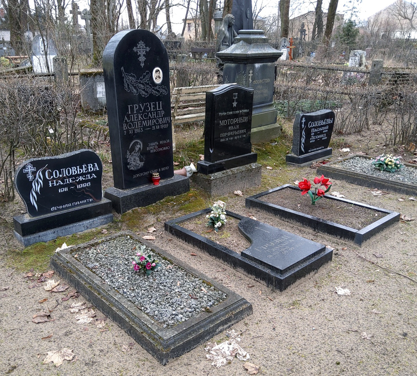 Надгробный памятник