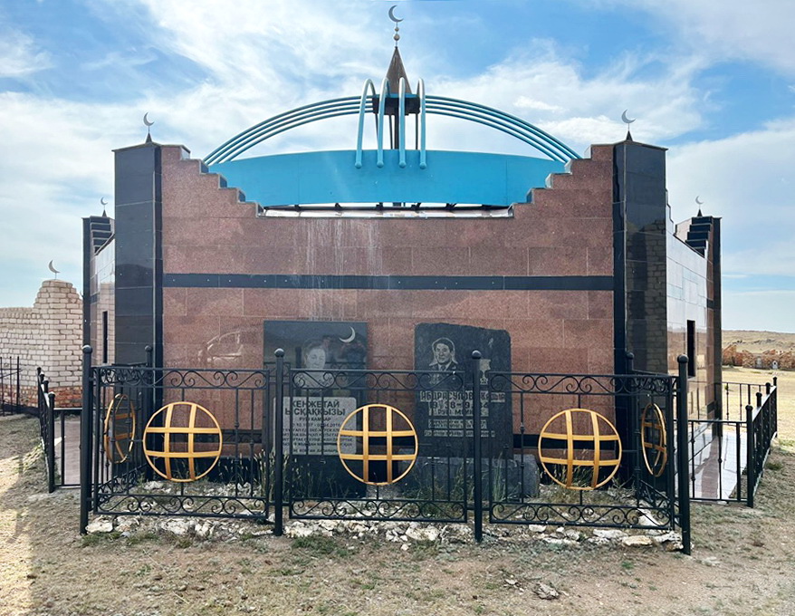 Надгробный памятник (вид 1)