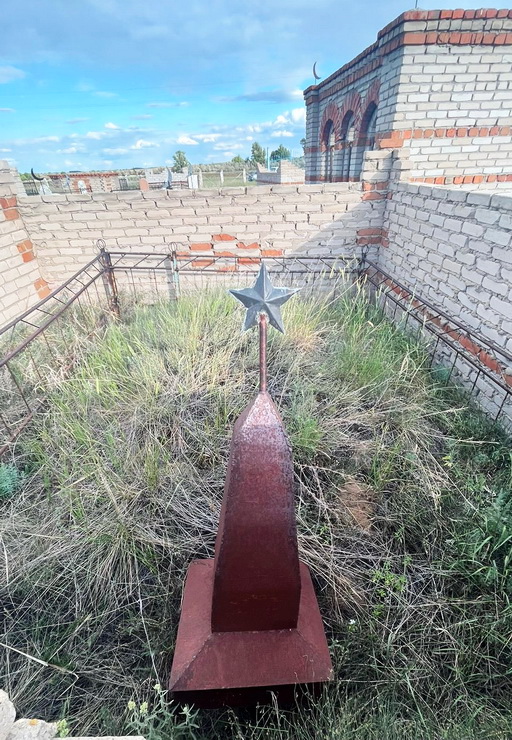 Надгробный памятник (вид 3)