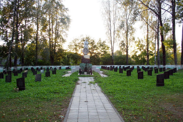 Братская могила в деревне Стасево (общий вид)