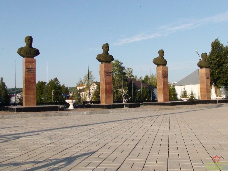 Аллея Героев в городе Бавлы