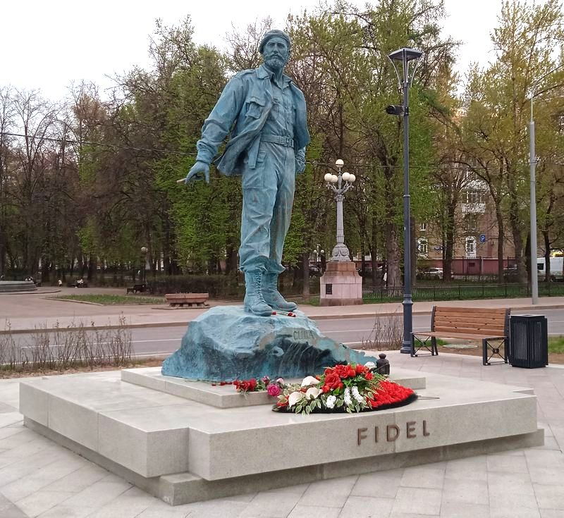 Памятник в Москве (вид 1)
