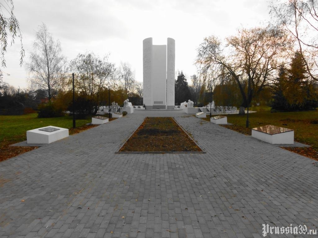 Братская могила в Добровольске