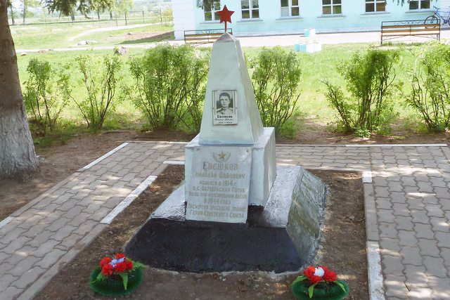 Памятник в Кулиновке