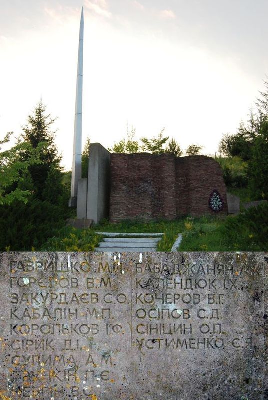 Памятный знак в селе Устечко