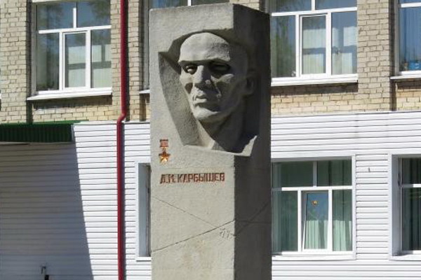 Памятник в Тюмени