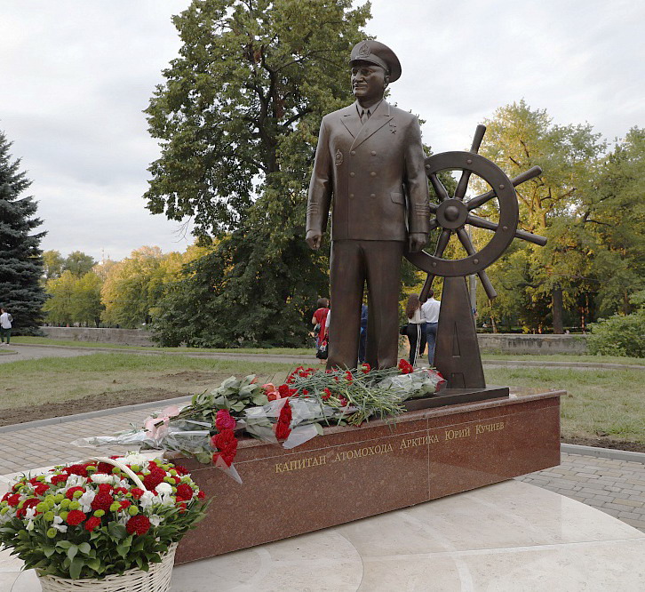 Памятник во Владикавказе