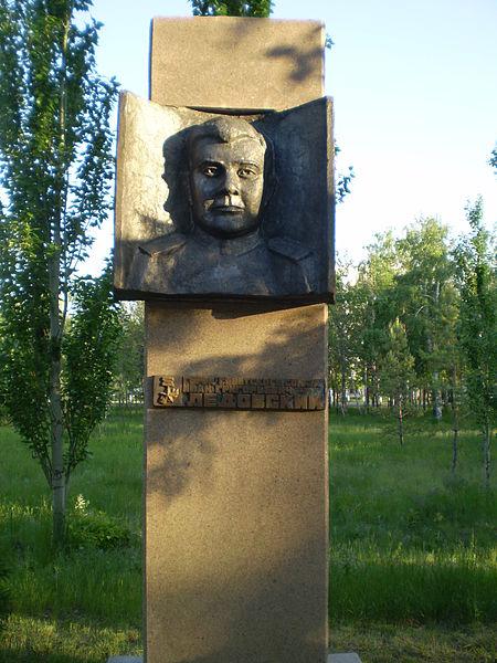 Памятник И.Г.Ледовскому