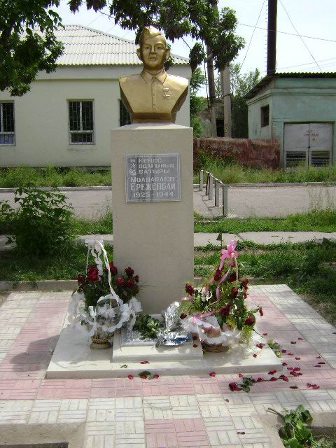 Памятник в Шымкенте