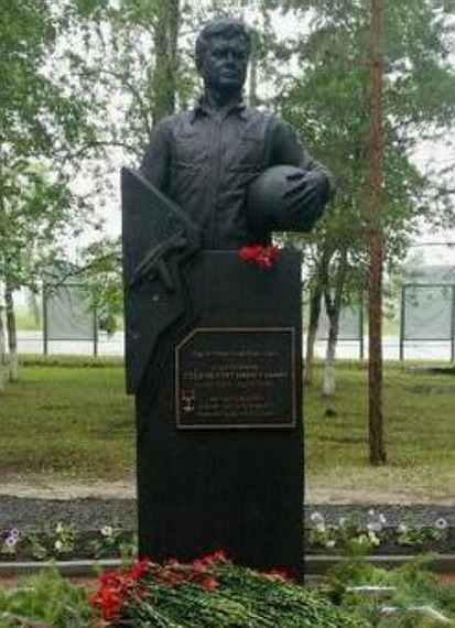 Памятник в с. Возжаевка