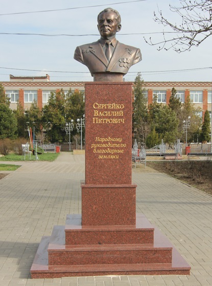 Памятник в станице Ленинградская