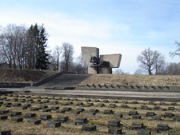 Воинское кладбище в городе Валмиера (общий вид)