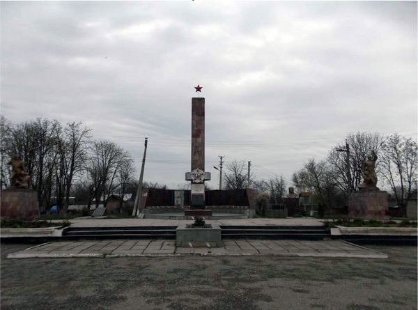 Мемориал в станице Галюгаевская (общий вид)