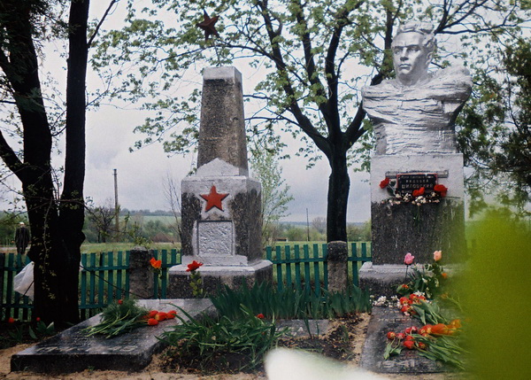 Братская могила в селе Потоки
