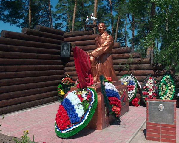 Братская могила в городе Козельск (общий вид)