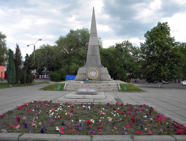 Мемориал в городе Умань (общий вид)