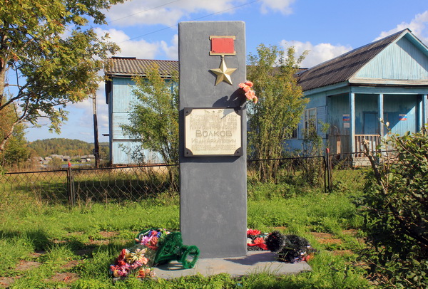 Памятник в селе Шеменичи (общий вид)