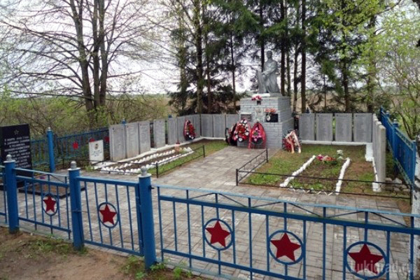 Братская могила в деревне Сидоровщина (общий вид)