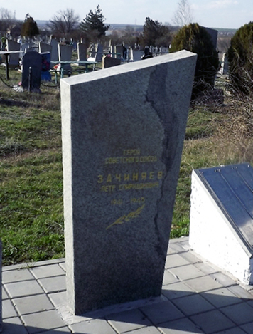 Братская могила в в селе Терновка (вид 2)