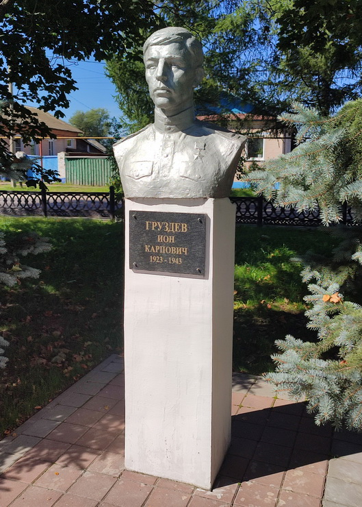 Бюст в Семёнове
