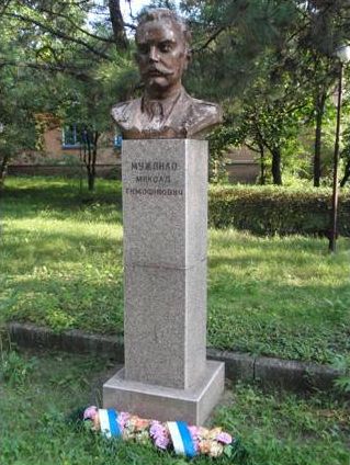 Бюст в Кобеляках