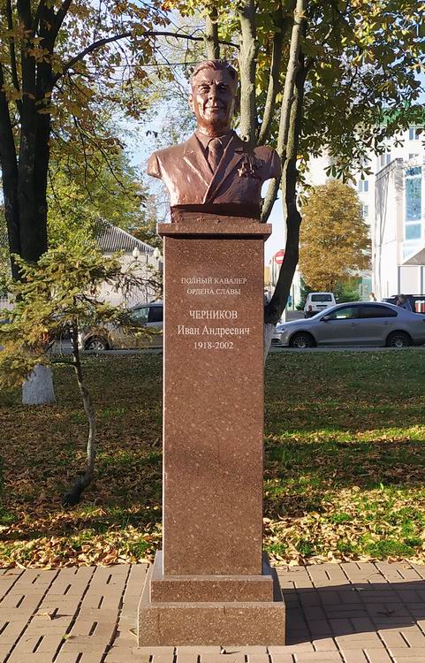 Аллея Героев в городе Губкин (бюст)