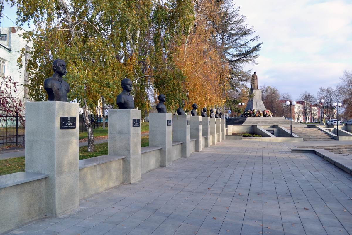 Аллея Героев в городе Россошь (общий вид)