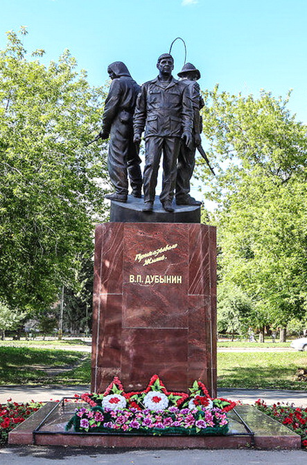 Памятник в Каменске-Уральском