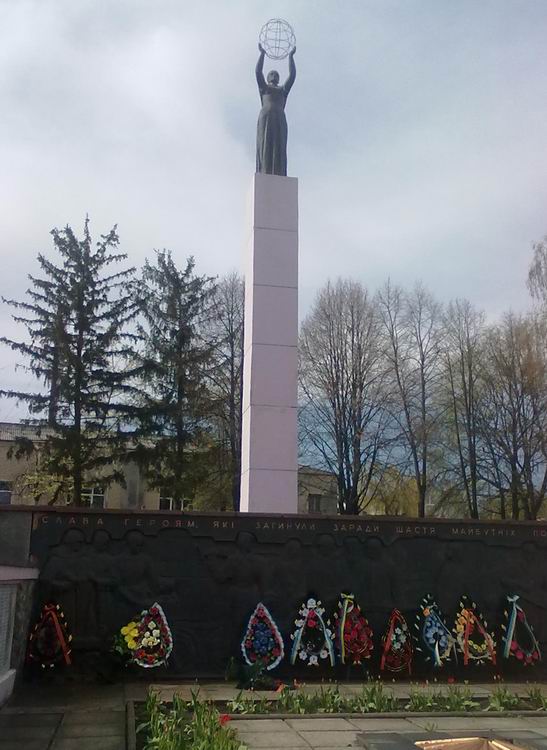 Мемориал в посёлке Тальное (общий вид)