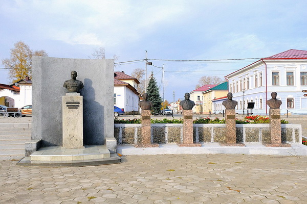 Площадь Памяти в городе Елабуга (общий вид)