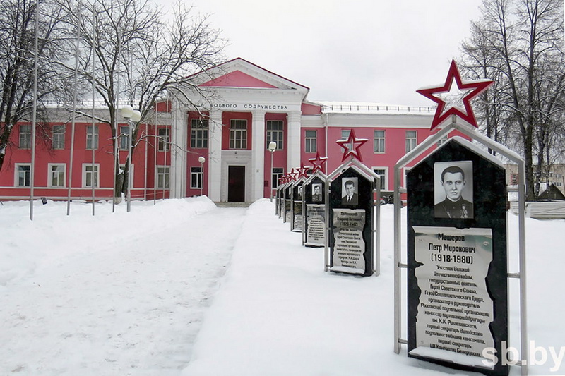 Аллея Героев в посёлке Россоны (общий вид)