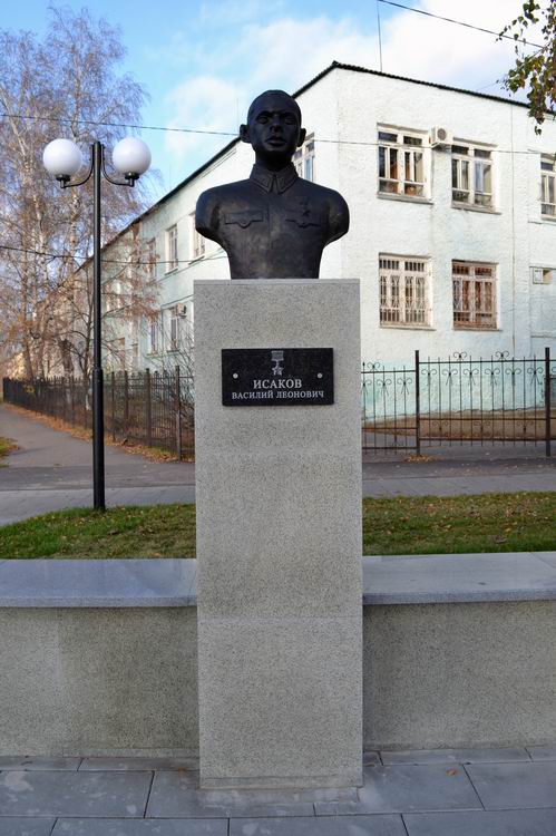 Аллея Героев в городе Россошь (бюст)