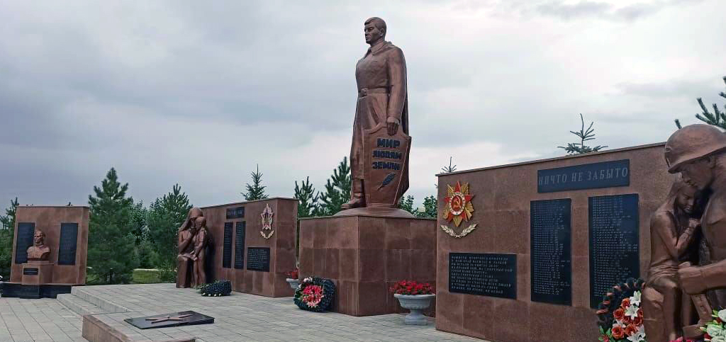 Мемориальный комплекс в селе Новоникольское (общий вид)