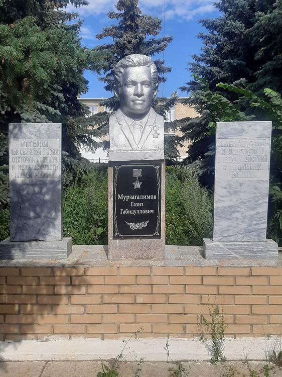 Аллея Ветеранов в деревне (бюст)