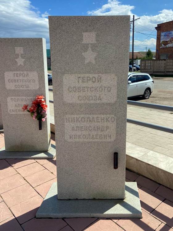 Памятный знак в селе Шира