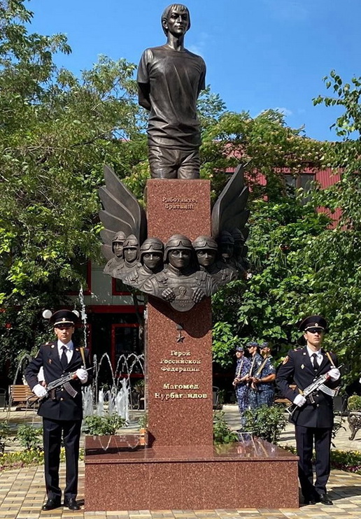 Памятник в Махачкале