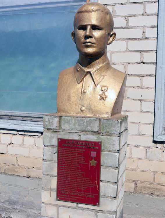 Аллея Памяти в городе Гулькевичи (бюст)