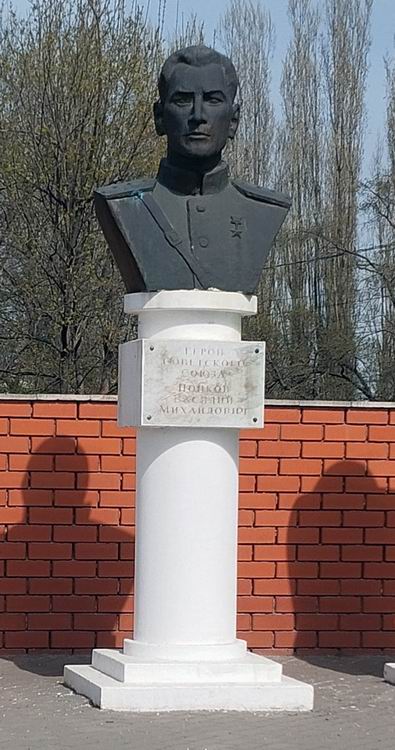 Аллея Героев в городе Бутурлиновка (бюст)