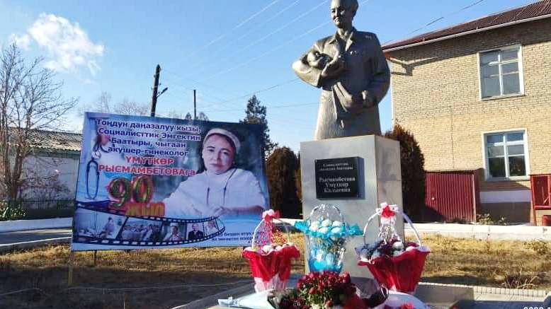 Памятник в с. Тон