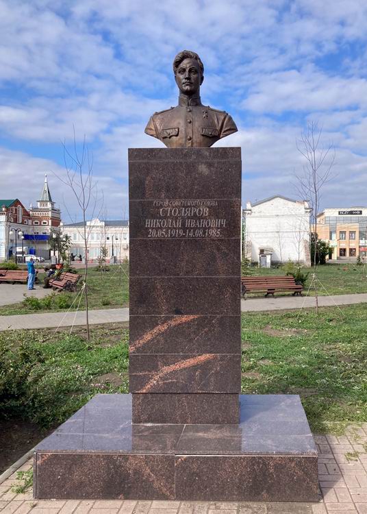 Бюст в городе Троицк