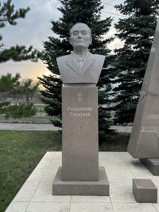 Памятник в селе Каракемир