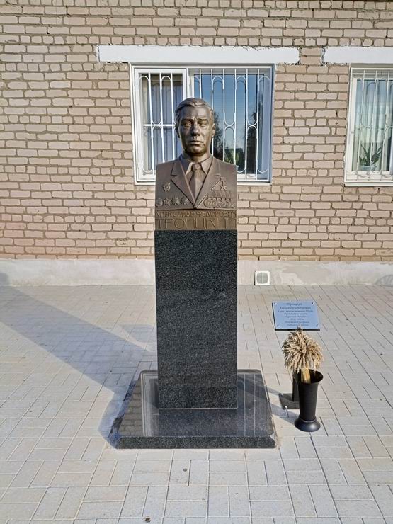 Памятник в деревне Ермаково 