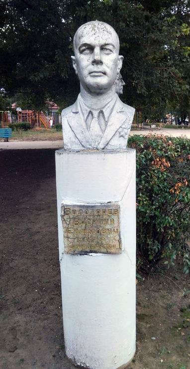 Памятник в посёлке Советское Руно