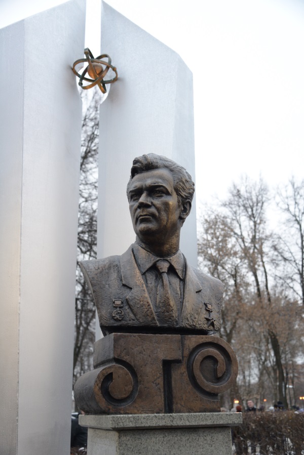 Памятник в Подольске