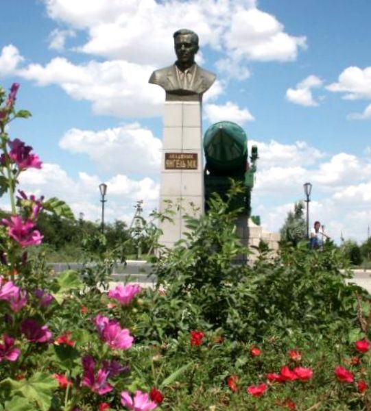 Памятник на «Байконуре»