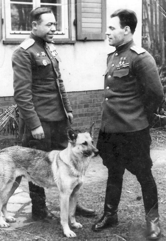 И.Н.Бойко (справа) в первые послевоенные годы